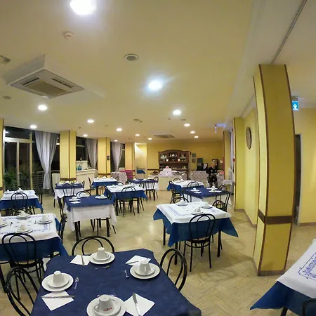 Hotel Half Moon Airport Restaurant-3