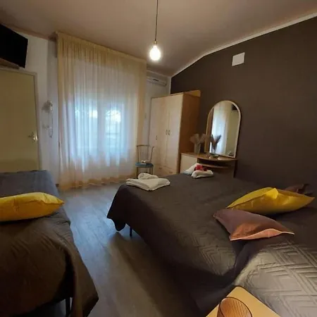 Maison Des Roses-3