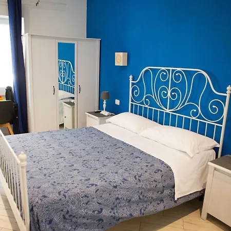 Lanzies Guesthouse-3