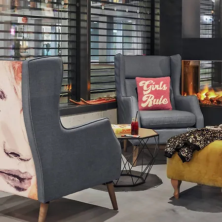 Moxy Lausanne City-3