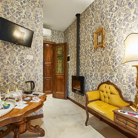Fabrizio's Rooms-2