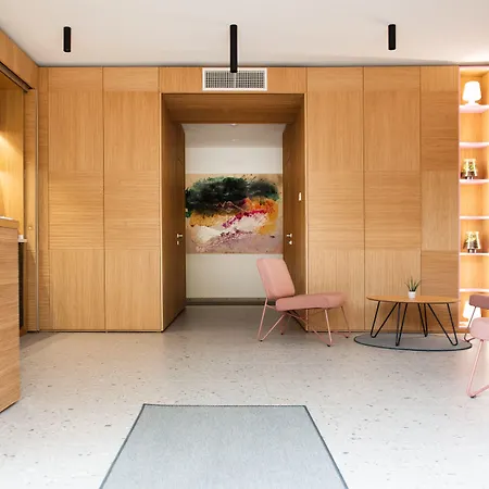 Lisetta Gardens Boutique & Suites-3