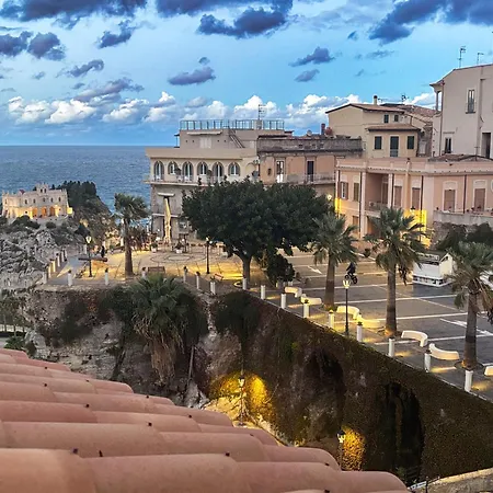 B&B Island Tropea -Sea View Rooms & Suites--2