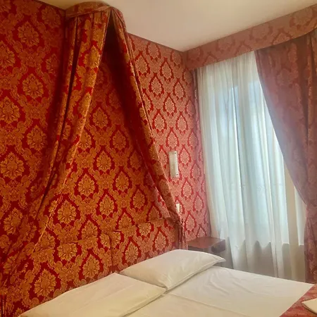 Hotel Canada-2