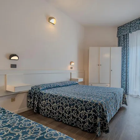 Hotel 2000-2