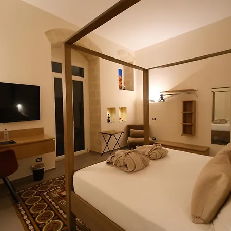 Meteoron Luxury Rooms-3