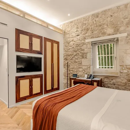 Cool Dreams Luxury Rooms-3