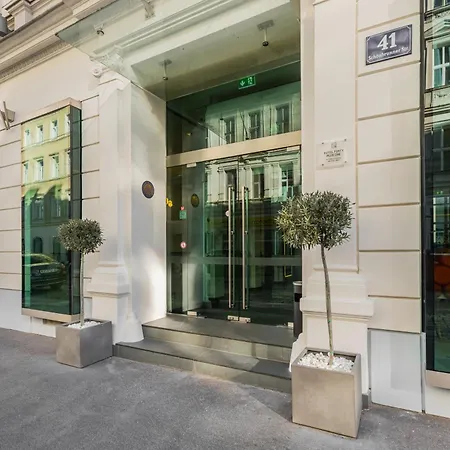 Fortyplusone Hotel Vienna-3