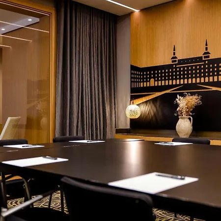 Motel One Madrid-Plaza De Espana-2