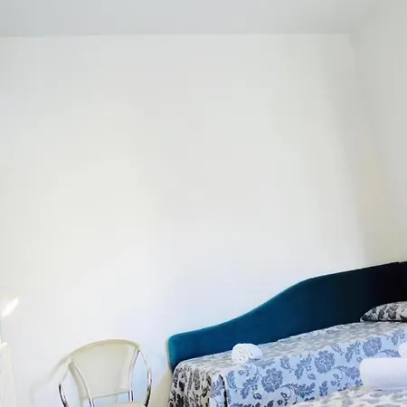 Hotel President-2