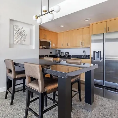 Suites At Elara Las Vegas Center Strip-No Resort Fees-2