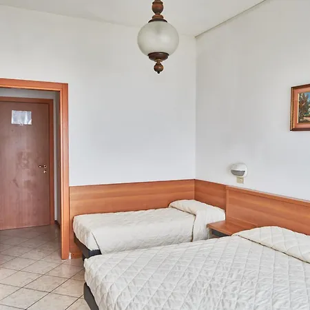 Hotel Caesar B&B Fronte Mare in Centro di Milano Marittima-3