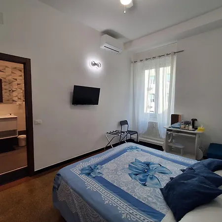 La Lanterna Di Angelo Rent Rooms And Apartments Free Parking On The Street Front-3