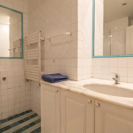 Praty Rooms-3