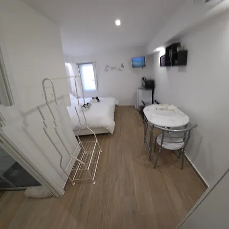 Black & White Rooms-2