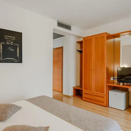 Hotel Nuova Barcaccia-3