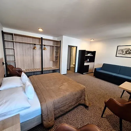Hotel Avion-3