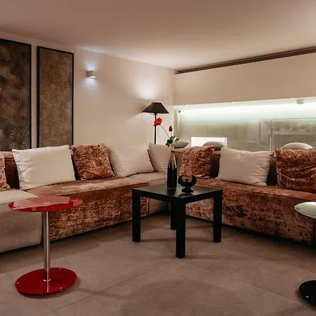 Room 230 Roma Luxury Suites-2