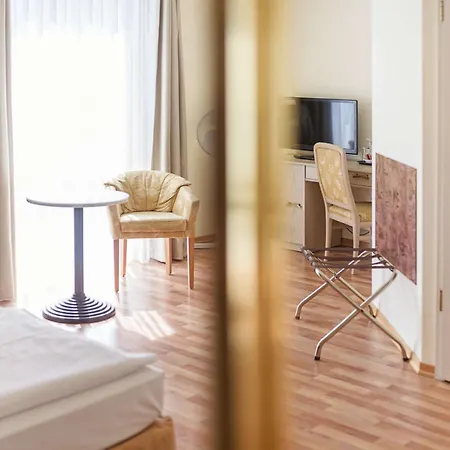 Hotel Am Schloss Koepenick By Golden Tulip-3