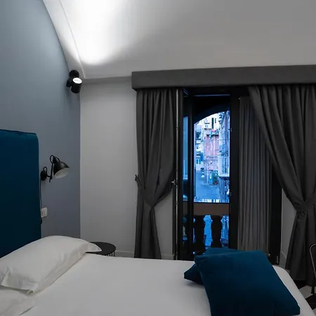 Suite Pulcinella- LP Suite in Naples Hystorical Center-3