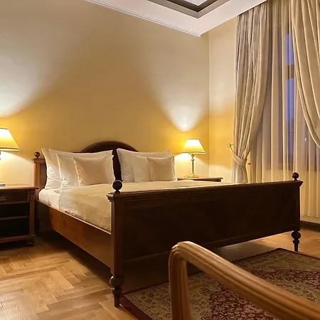 Fleur De Lis Hotel-3