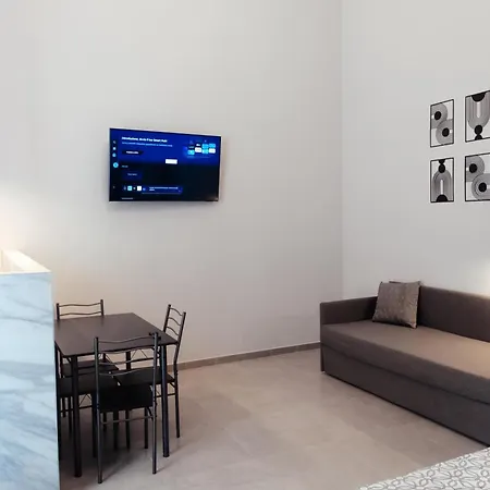 GuestHost - Maison Vittoria Comfortable Studio Apartment&Room-3