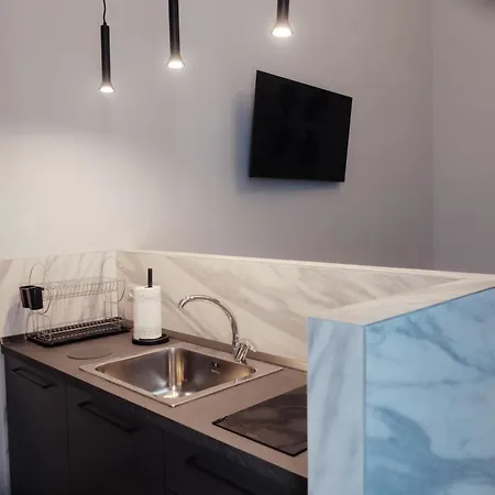 GuestHost - Maison Vittoria Comfortable Studio Apartment&Room-2