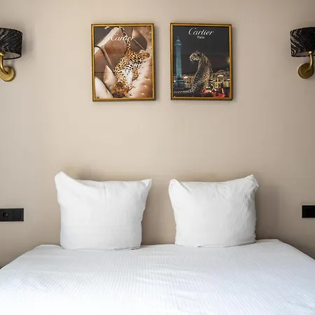 Hotel 83-2