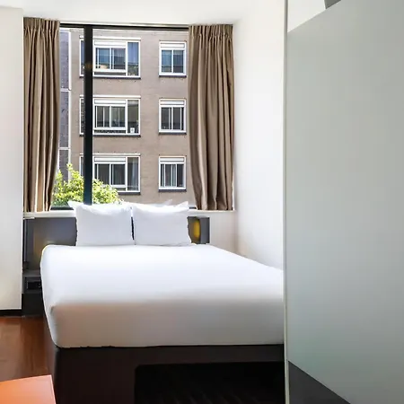 Easyhotel Amsterdam City Centre South-3