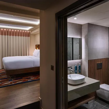Doubletree By Hilton London - West End-2