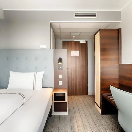 Premier Inn Berlin City Sued-2