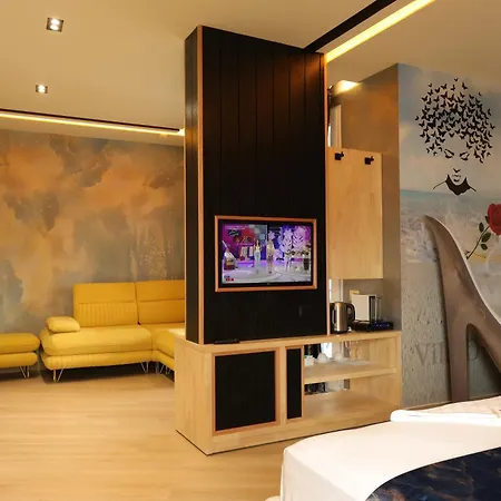 Vila One Beach Hotel-3