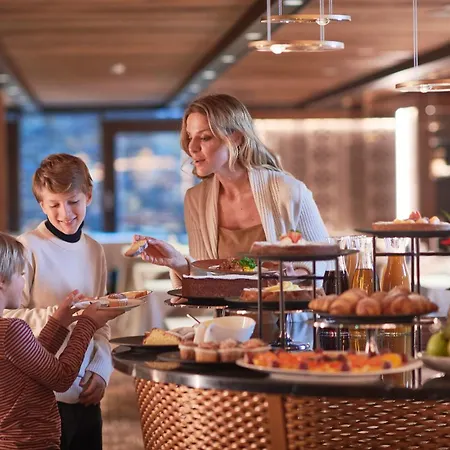 Le Massif Hotel & Lodge Courmayeur - The Leading Hotels Of The World-2