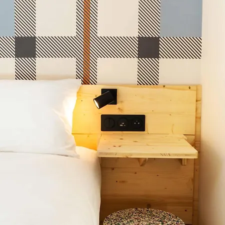 Easyhotel Marseille Euromed-3