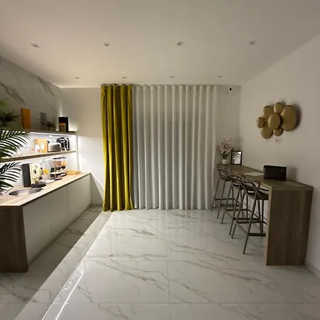 Savior Deluxe Rooms-3