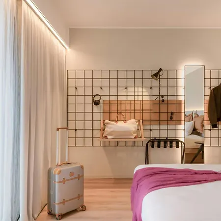 Moxy Verona-3