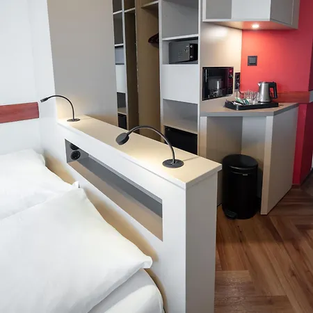 A-Train Hotel-2