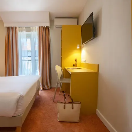 Hotel Du Midi-3