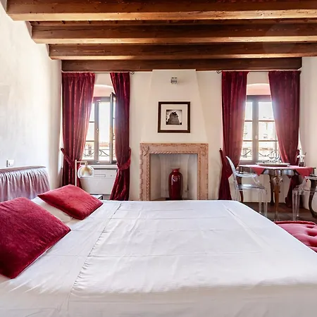 Truly Verona - Delle Erbe suites-3