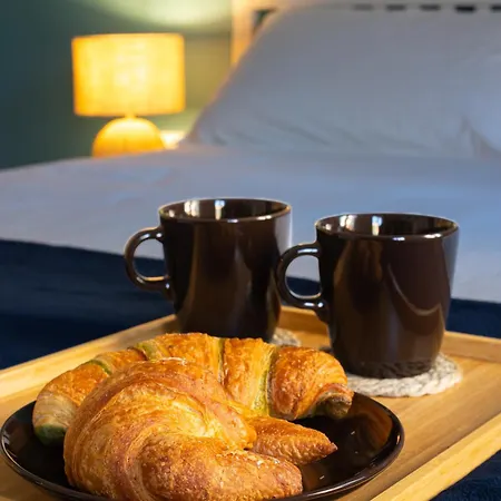 Bed & Breakfast Across The Room-2