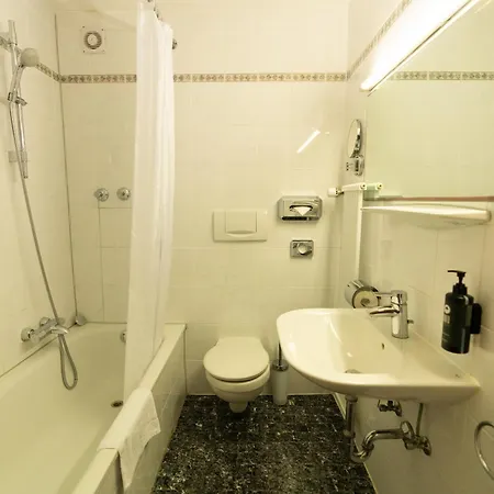 Hotel Mondial Munich-3