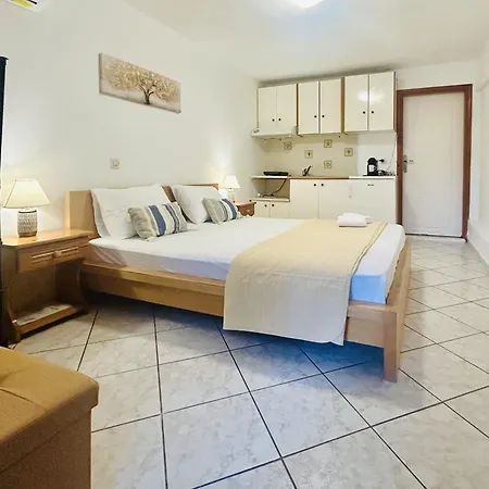 Alexandra'S House-2