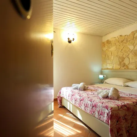Villa Maria Elena Charme Rooms Sul Mare-2