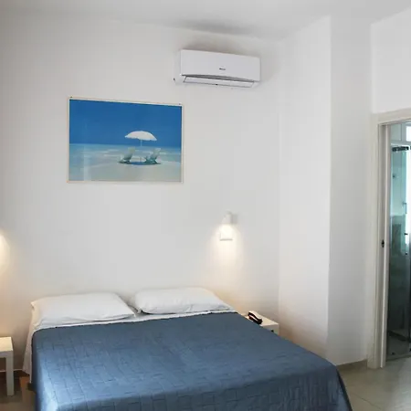 Hotel Pigalle-3
