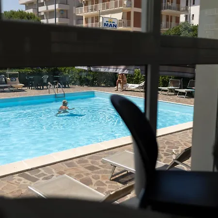 Hotel Man-2