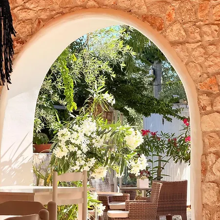 Rida Village Hotel Ksamil Island-3