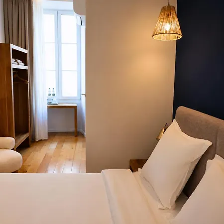 Hotel De La Mer-3