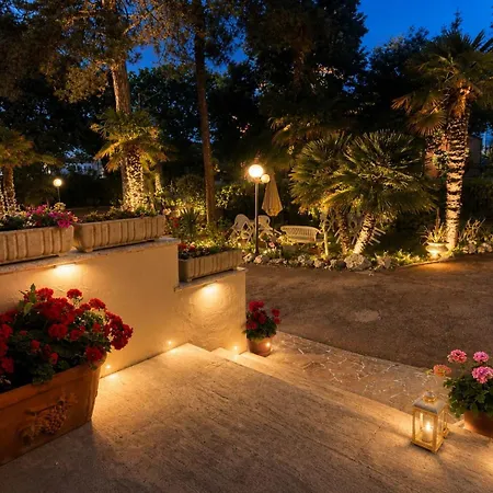 Hotel Villa Pina - vicino al mare con giardino e parcheggio-3