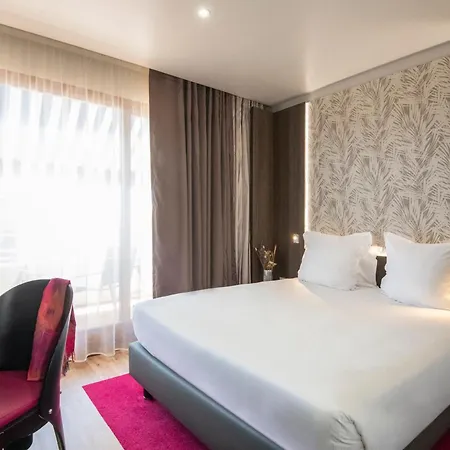Best Western Premier Le Patio des Artistes Wellness Jacuzzi-3