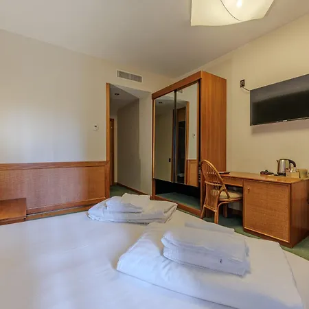 Hotel alla Grotta-2